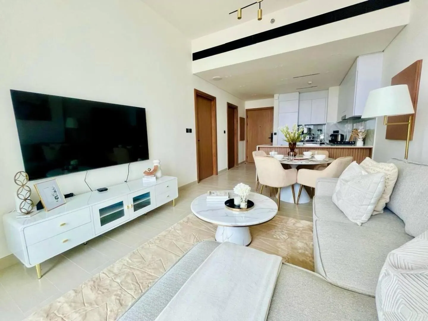 Stylish 1Br In Jvc Balcony, Pool & Free Parking Apartment Dubai